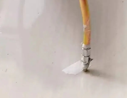 邢台瓷砖空鼓维修公司专业解答在瓷砖铺贴过程中，如果使用的砂料过粗（如全部使用了粗砂），可能会导致以下问题